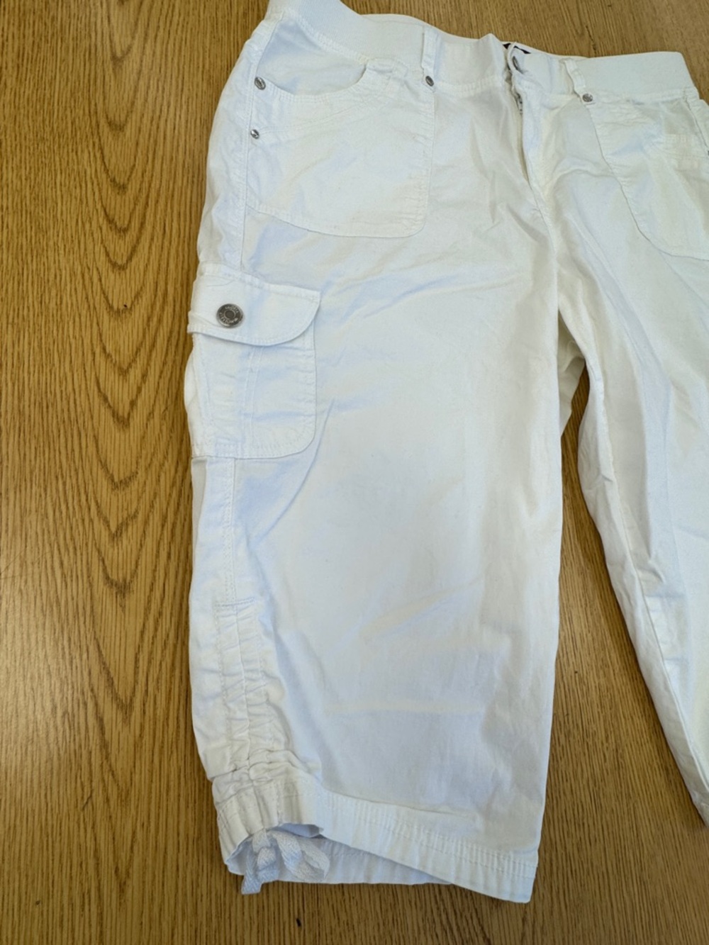 Gloria Vanderbilt Women’s White Cotton Blend Cargo Capri Pants Size 12 - Picture 8 of 10